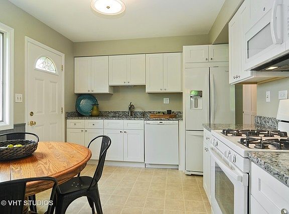 2nd image of 608 W Brittany Dr