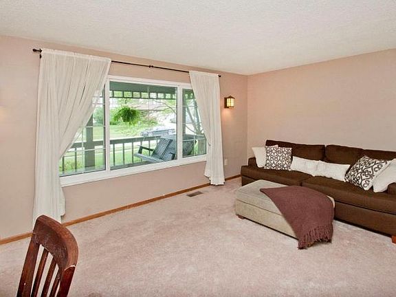 4th image of 875 Harmony Dr