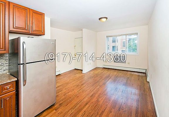 3rd image of 547 Kosciuszko St #2F