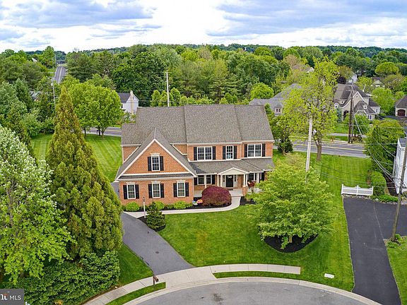 3rd image of 2705 Kreider Rd