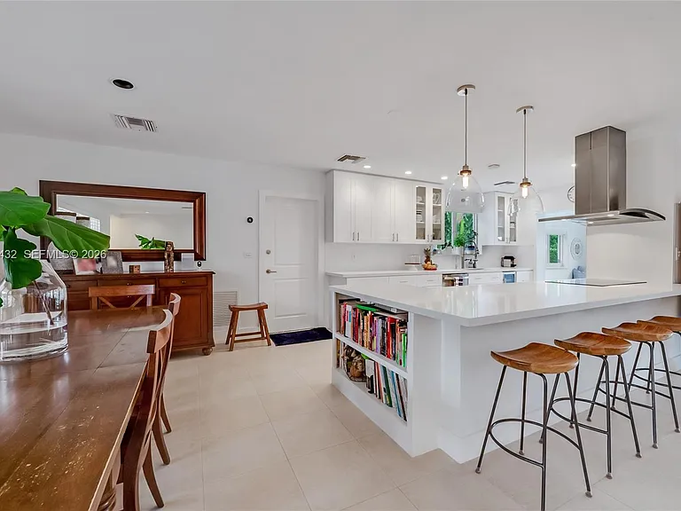 5715 SW 56th Ter — Photo 13