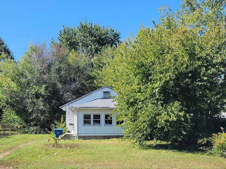 2nd image of 822 Denison St