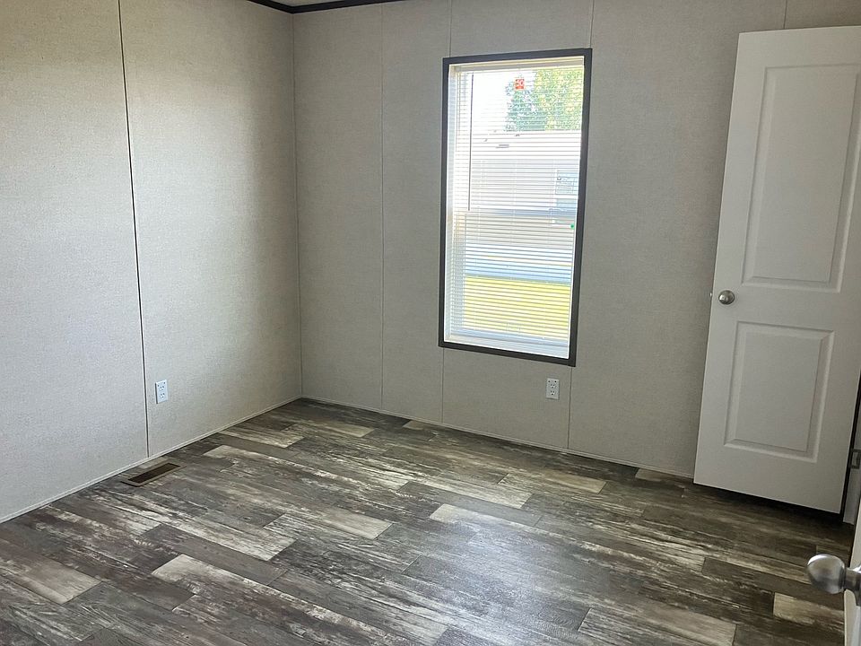2nd image of 2151 Sunset Ln