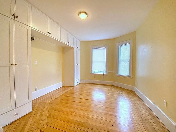 3rd image of 571 Washington St #3