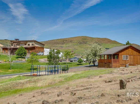 5001 Cherry Gulch Ln, Emmett, ID 83617