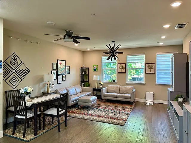 3 bed, 3.5 bath, 1879 sqft, $3,950 — Photo 3