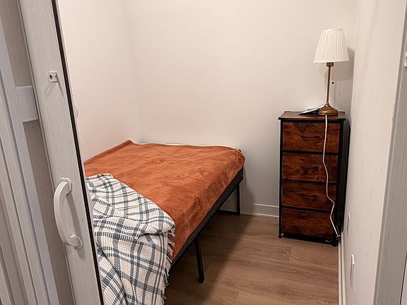 4th image of 1037 The Queensway #C