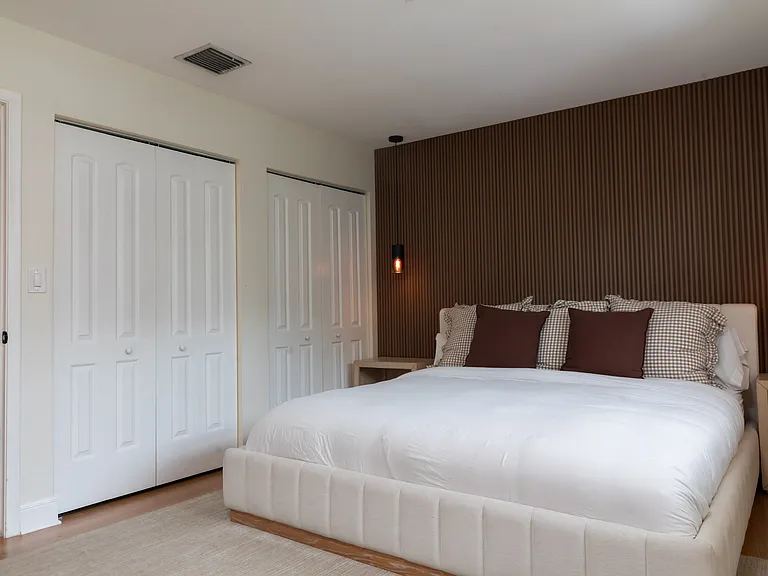 450 SE 7th St #232 — Photo 17