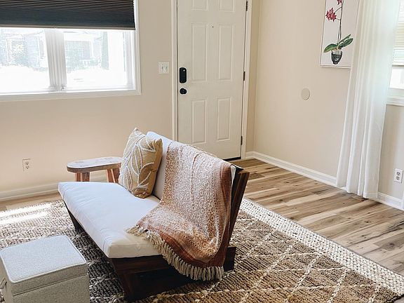 2nd image of 605 E Hill St Unit 3