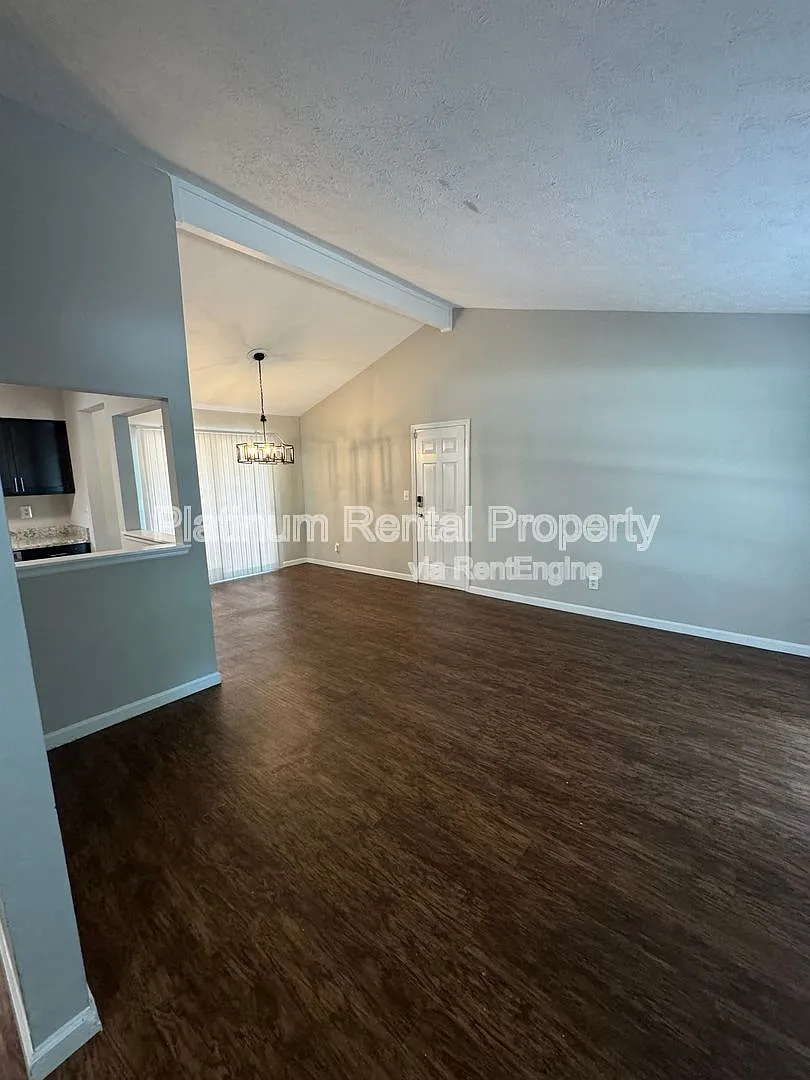 3 bed, 2.5 bath, 1202 sqft, $1,795 — Photo 4