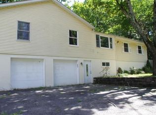 7 Temple Trl, Hopatcong, NJ 07843