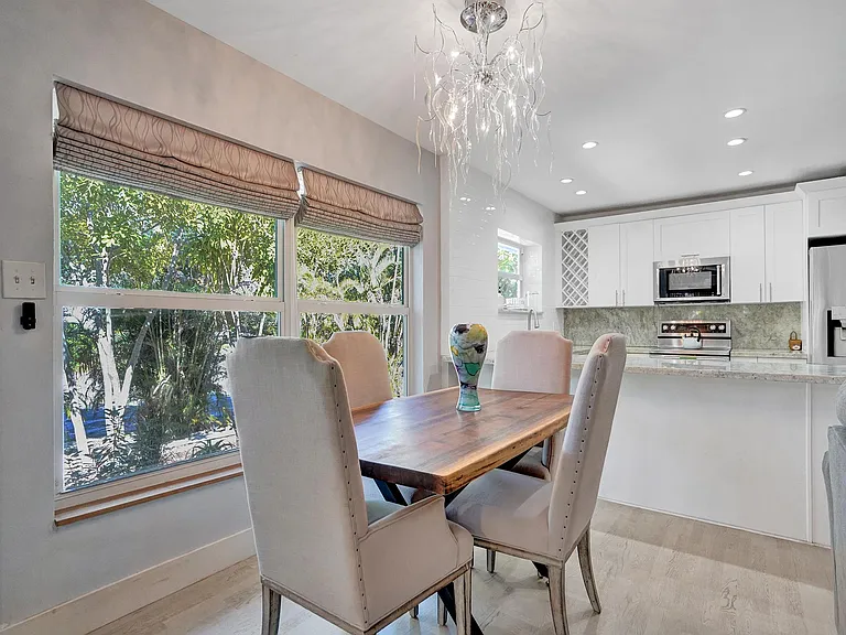 720 SW 11th Ct — Photo 31