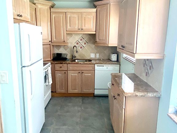 4th image of 392 Brighton J