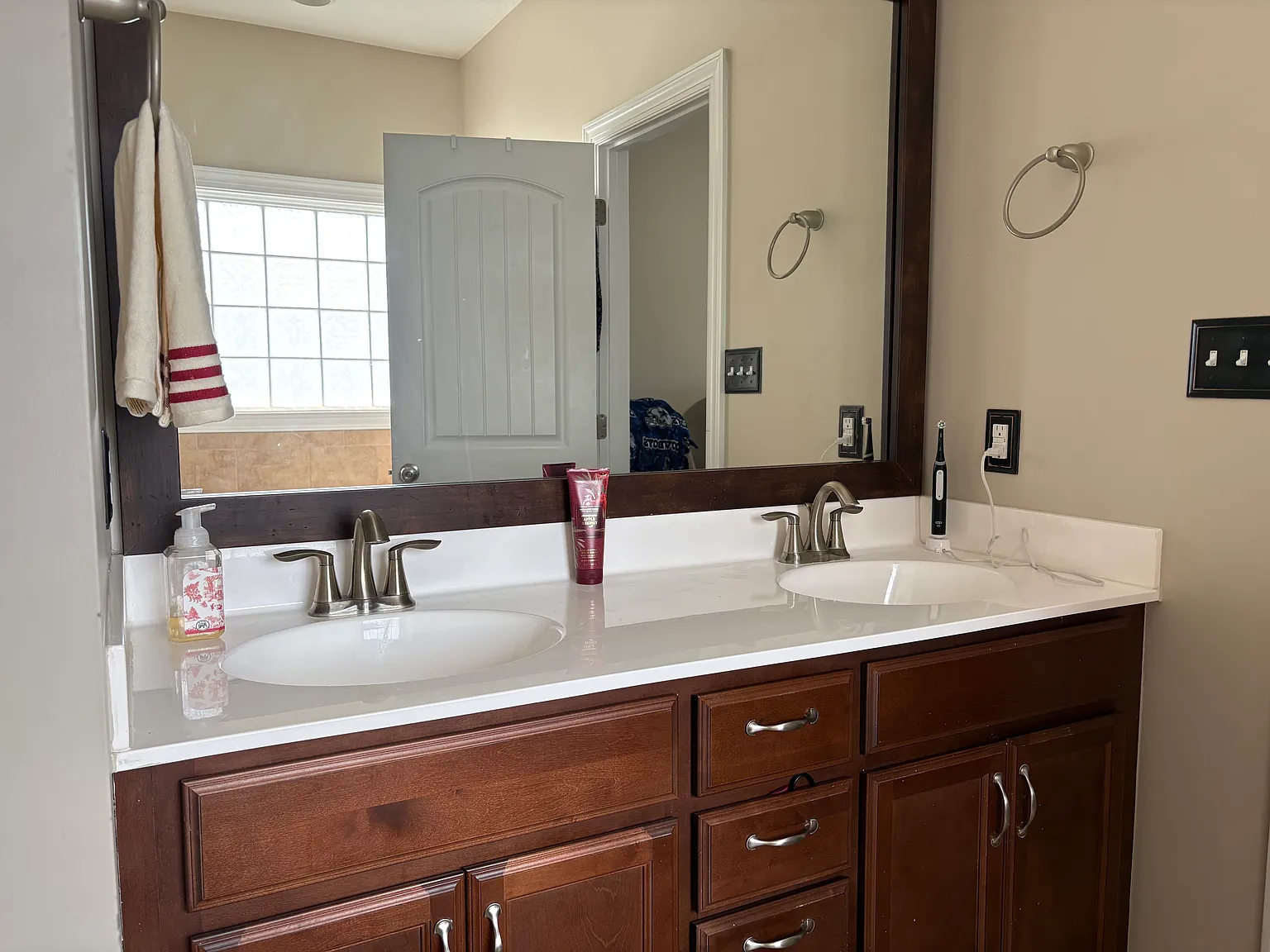 4 bed, 1919 sqft, $2,250 — Photo 2