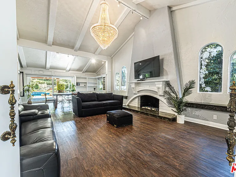 18022 Lake Encino Dr — Photo 6