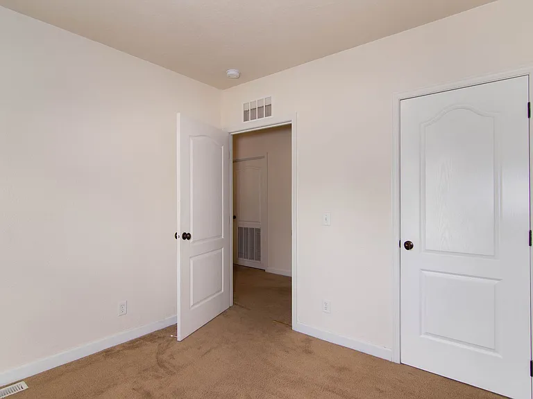 8222 W White Rd — Photo 3