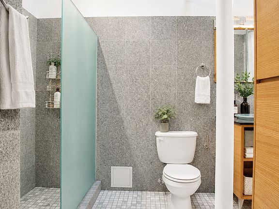 5th image of 512 Hudson St #2