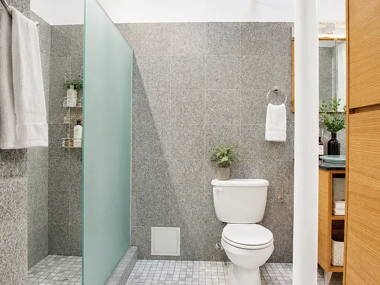 512 Hudson St #2 — Photo 5