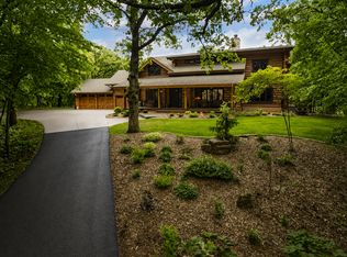 2050 Oakwood Rdg, Chanhassen, MN 55317