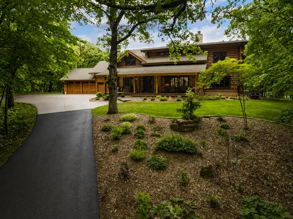 2050 Oakwood Rdg, Chanhassen, MN 55317