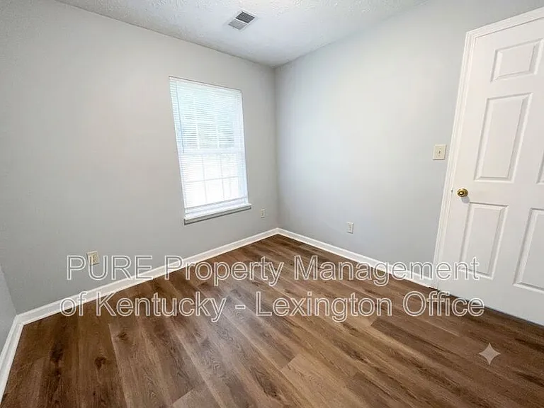 1034 Marshall Park Dr — Photo 11