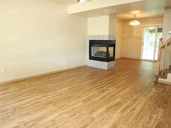 3rd image of 2036 Glenmoor Dr
