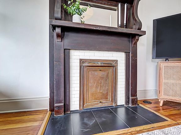 3rd image of 4222 Langland St