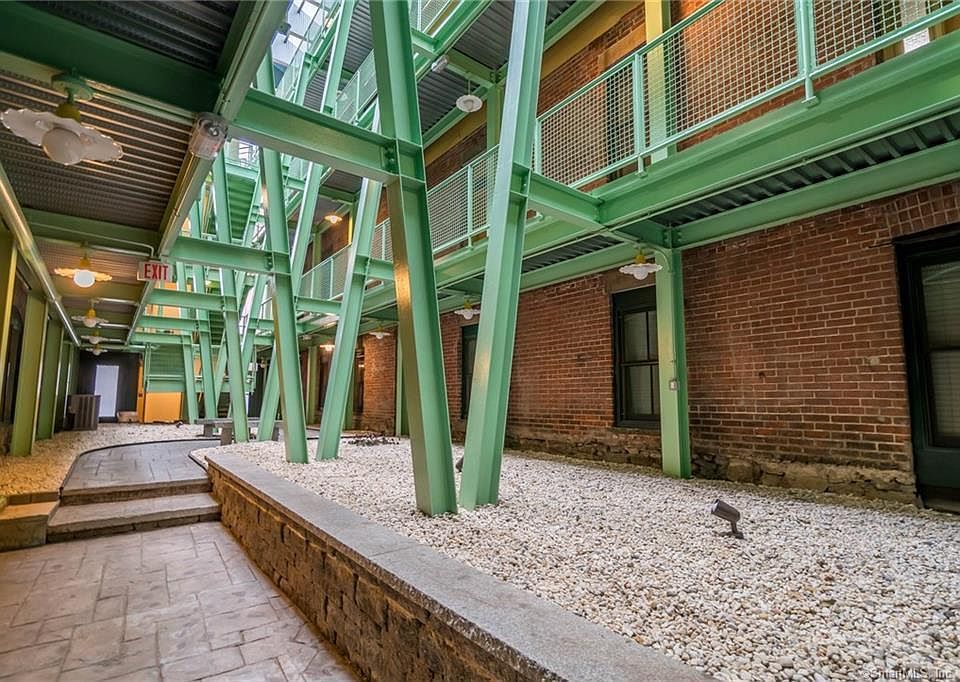 Ground level atrium