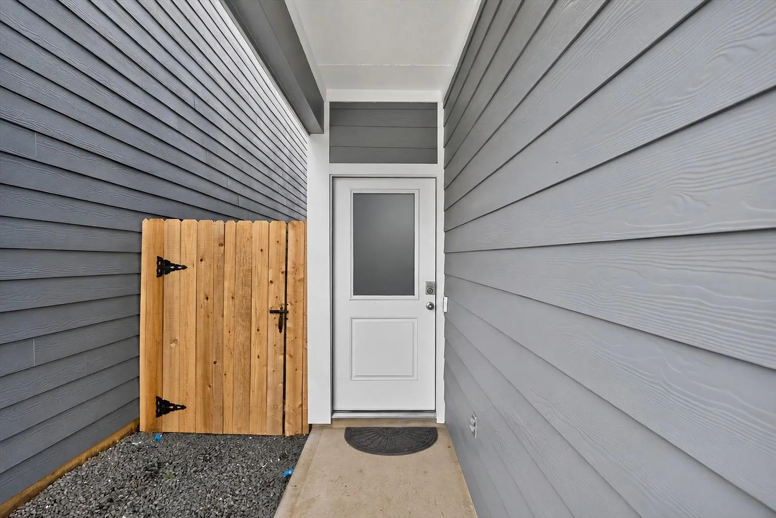 4 bed, 2.5 bath, 2275 sqft, $2,500 — Photo 3