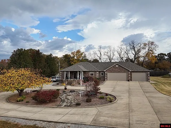 94 Swan Ln, Mountain Home, AR 72653