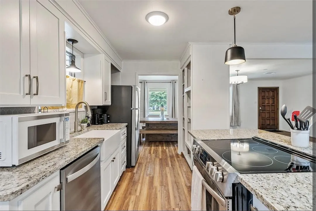3 bed, 1926 sqft, $3,100 — Photo 3