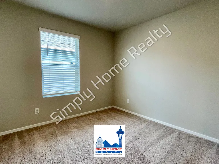 18715 Emmons Ct E — Photo 11