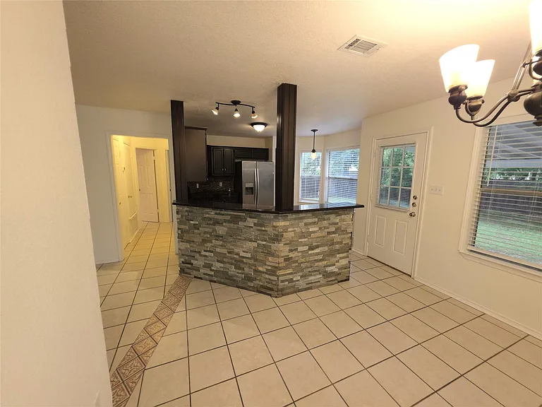 1600 Hollow Tree Blvd — Photo 10
