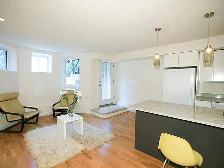 1522 E Capitol St NE — Photo 6