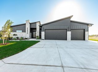 8301 W Waterway Ct, Maize, KS 67101