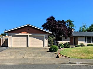2206 Arctic Cir, Medford, OR 97504