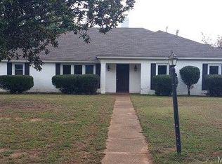 8 Oldfield Dr, Montgomery, AL 36117