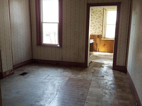 3rd image of 425 N 6th Ave