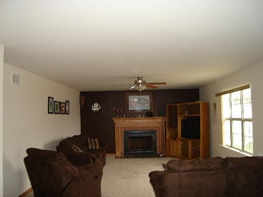 4th image of 265 Richards St