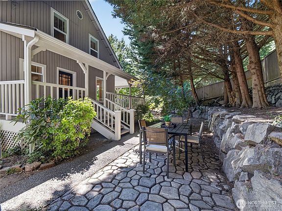 4th image of 420 222nd Avenue NE