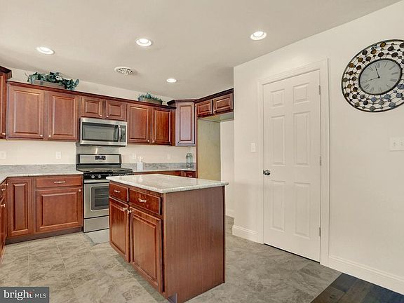 5th image of 1156 Park Ave