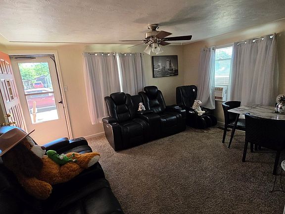 2nd image of 821 Deuel St