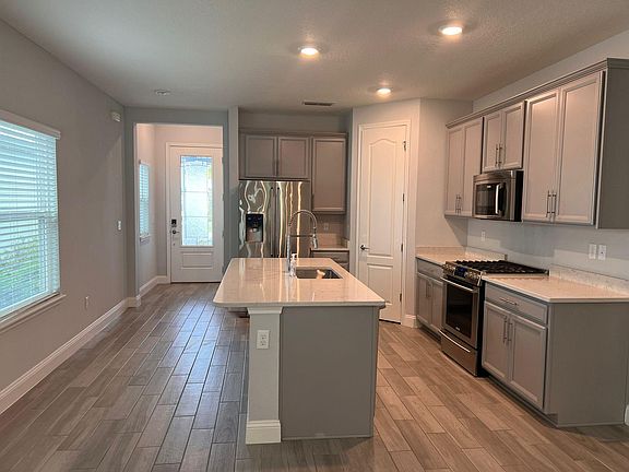 3rd image of 362 Clifton Bay Loop