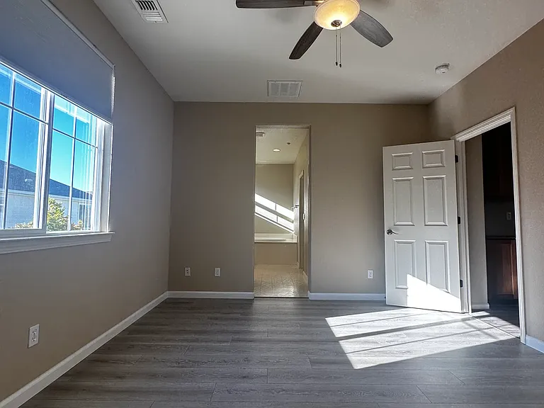 611 Falling Star Dr — Photo 16