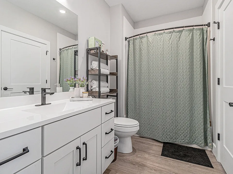 The Tribune Lofts - Bathroom