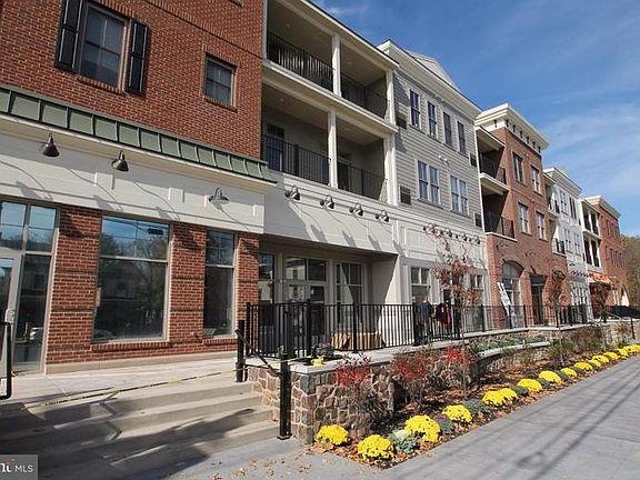 2nd image of 200 N Sycamore St APT 3F