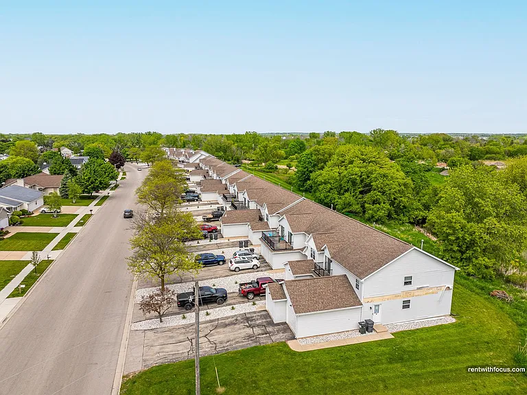 Allouez Townhomes — Photo 38