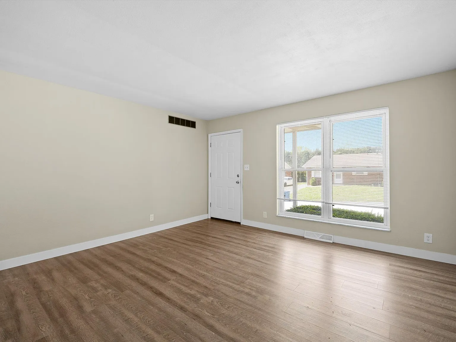 2 bed, 1.5 bath, $1,295 — Photo 4
