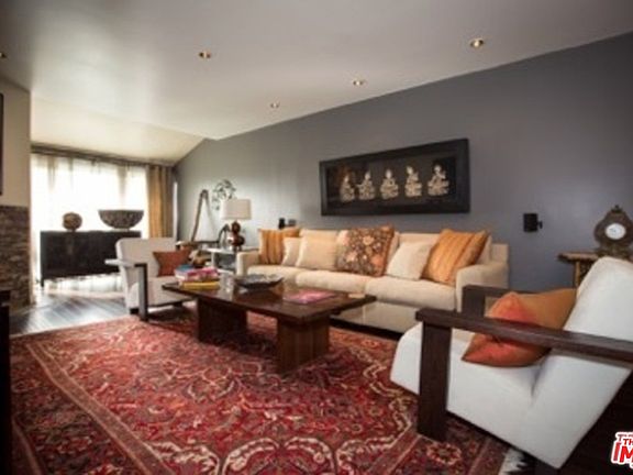 2nd image of 12830 Burbank Blvd Unit 303
