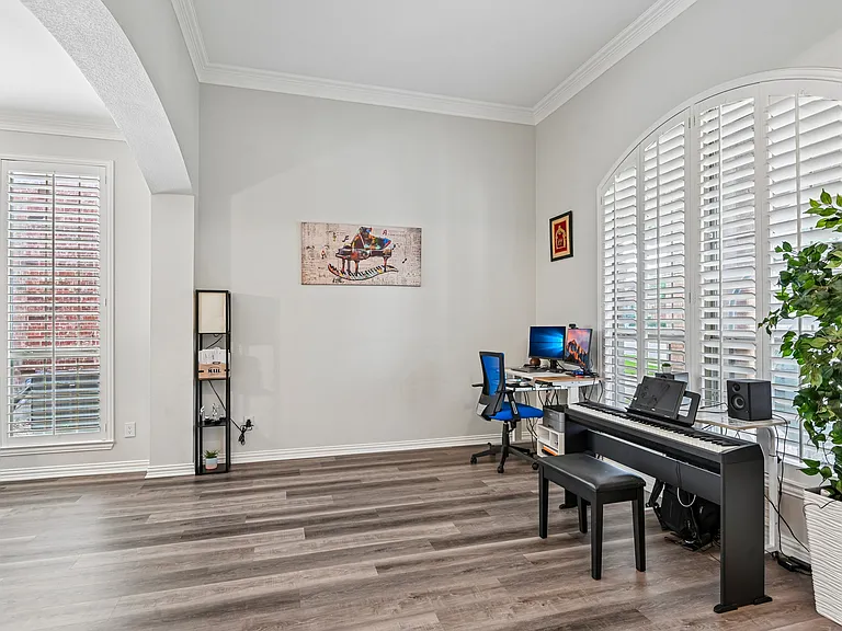 837 Moss Cliff Cir — Photo 9